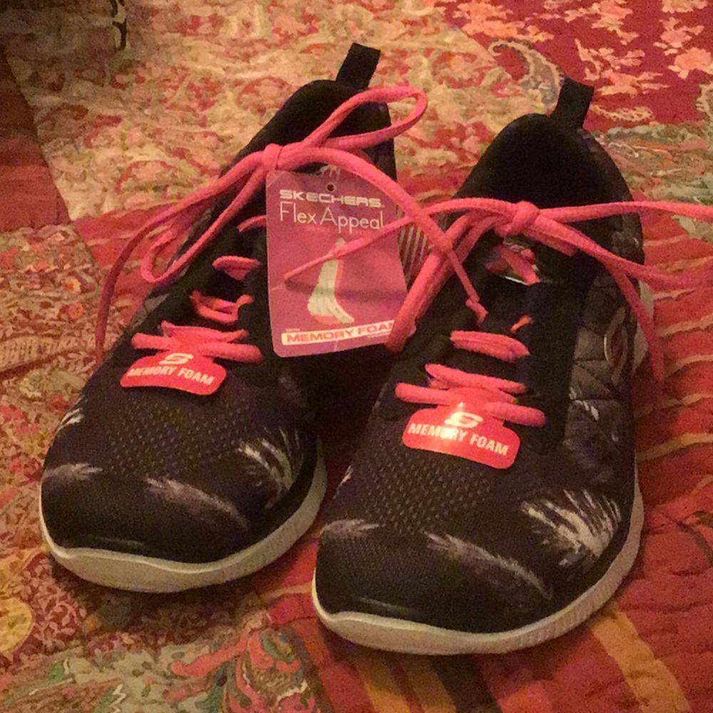 Skechers flex appeal size 7.5.